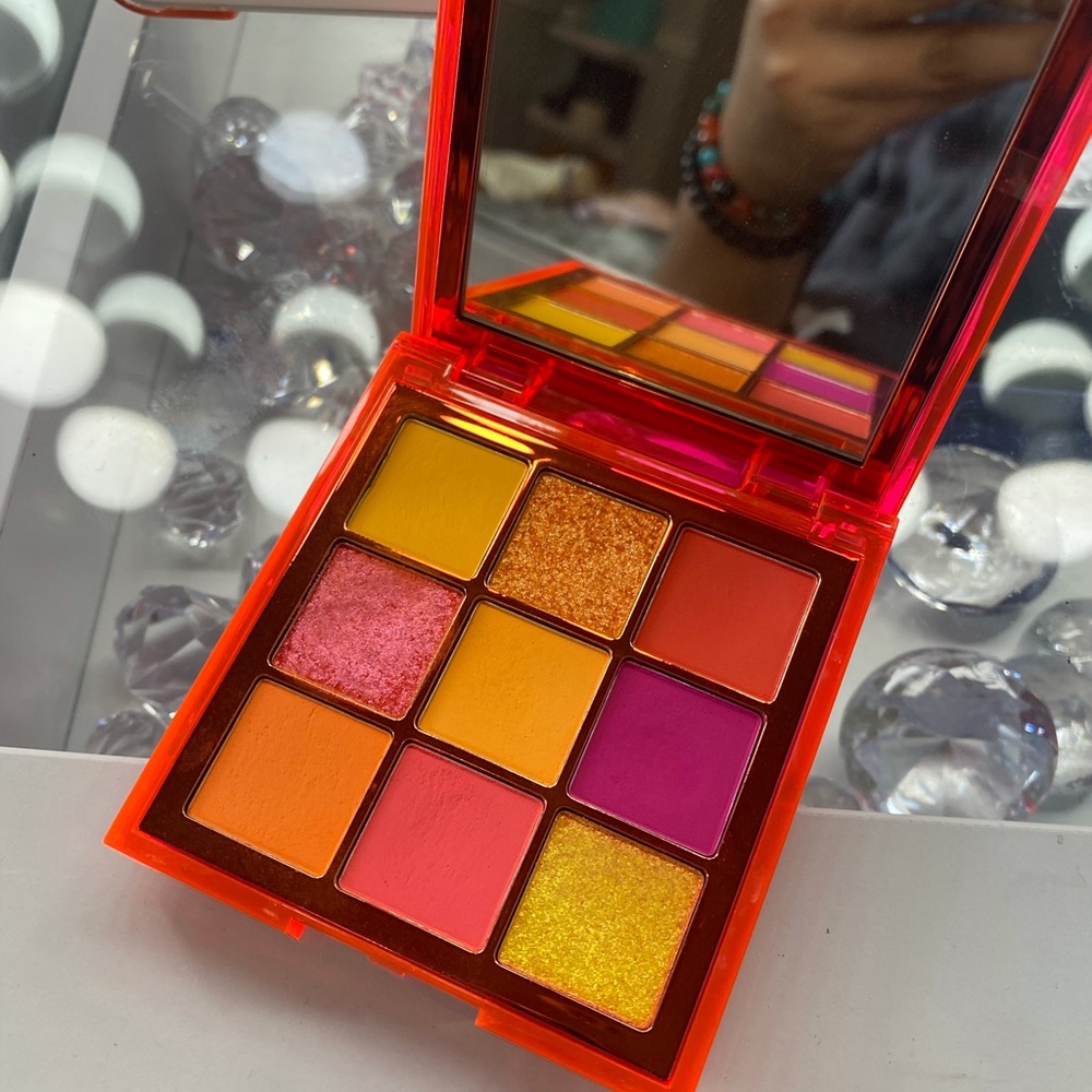Huda Neon Orange
